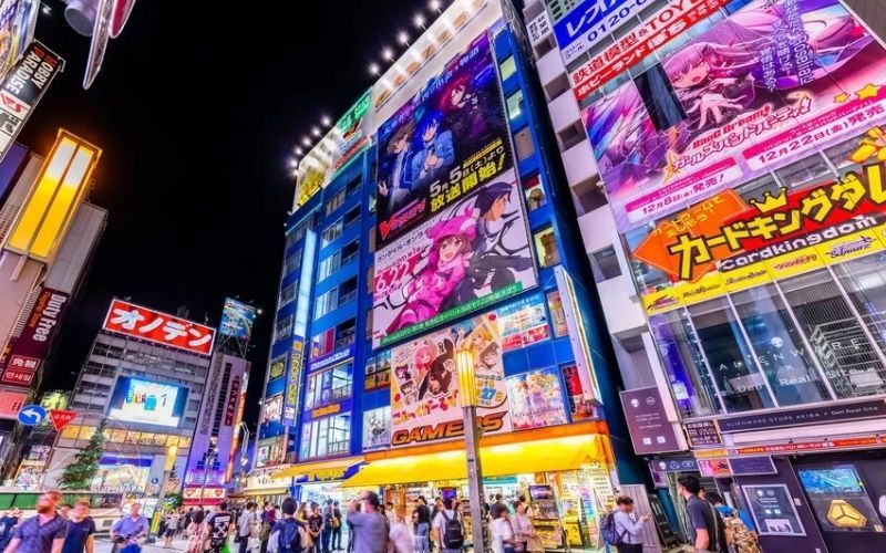 Dạo bước trên phố Akihabara về đêm